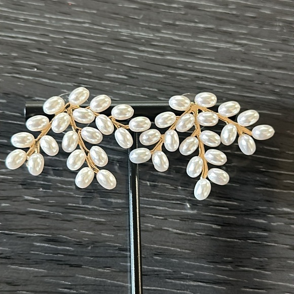 Pearl  statement earrings. GORGEOUS! - Picture 4 of 8